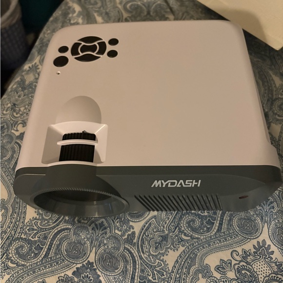 MYDASH Mini HD Projector - Picture 2 of 5